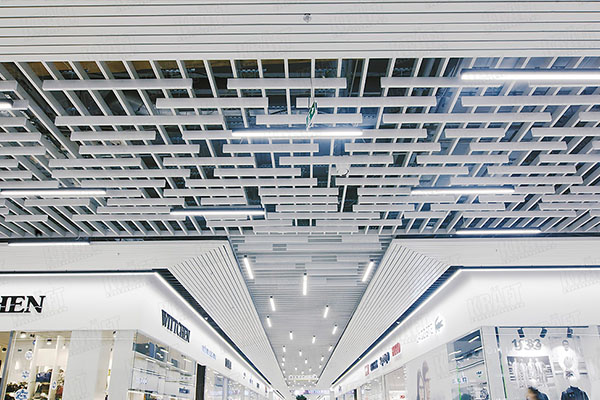 Designer rail ceiling in the shopping center 