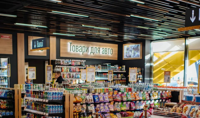 Nowy obiekt: designerski sufit listwowy KRAFT na stacji benzynowej "BRSM-Nafta"