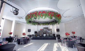 An extraordinary design solution with a volumetric slatted suspended ceiling (+13 photos)