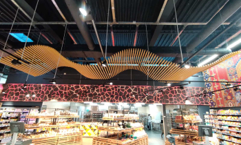 TC "Epicenter K6": KRAFT cube-shaped ceiling on a flexible traverse