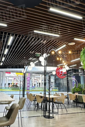 Cube-shaped rail: The Modern Rhythm of Restaurant Design